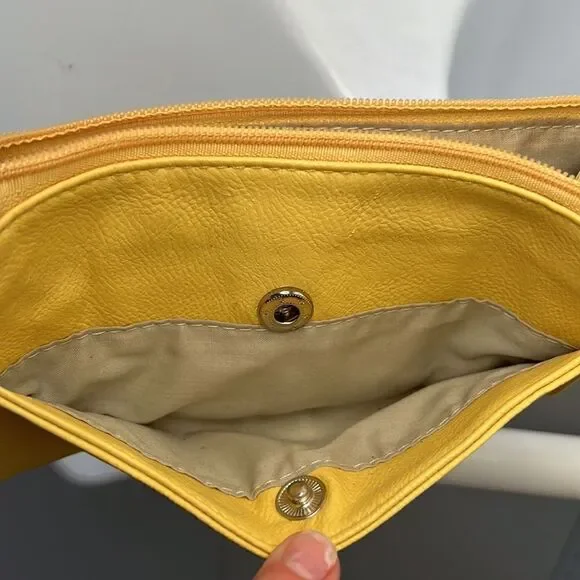 Follow Me Handbag   - Picture 2 of 9